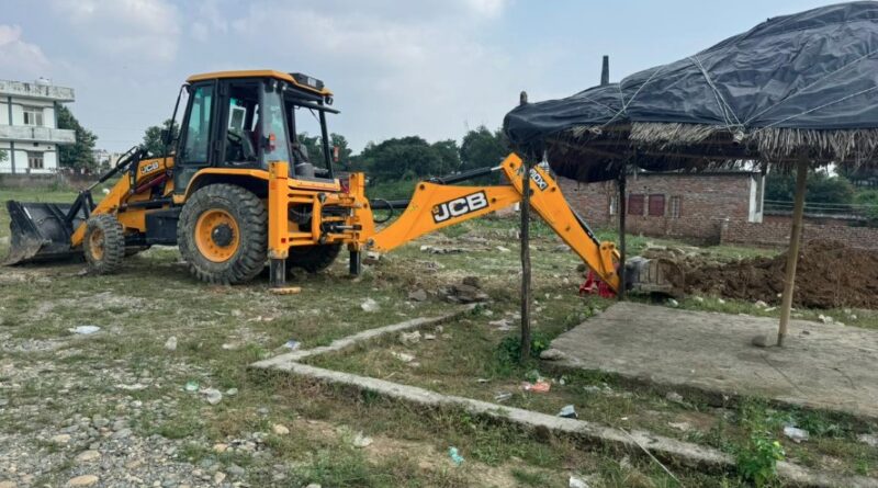 अवैध प्लॉटिंग और निर्माणों पर चला एमडीडीए का बुलडोजर, कई अवैध व्यवसायिक एंव आवासीय निर्माण सील