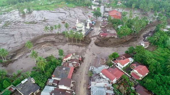 सुमात्रा में मूसलाधार बारिश का कहर, बाढ़–भूस्खलन से 10 की मौत, 2,000 से ज्यादा घर जलमग्न